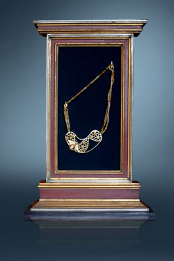 Honeycomb necklace in frame